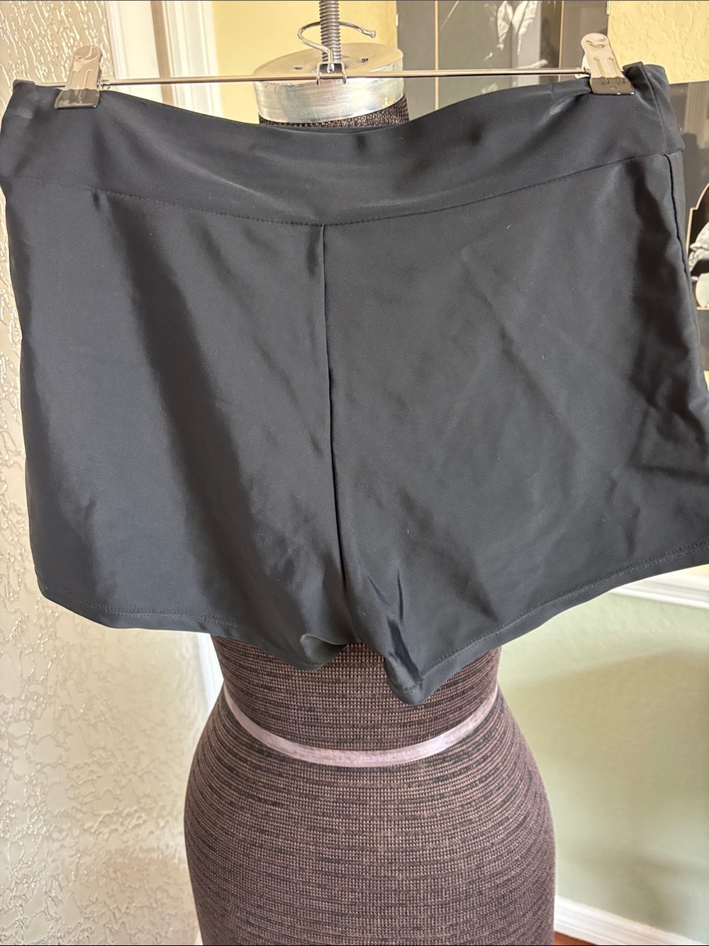Women swim shorts L NWOT - Picture 2 of 2
